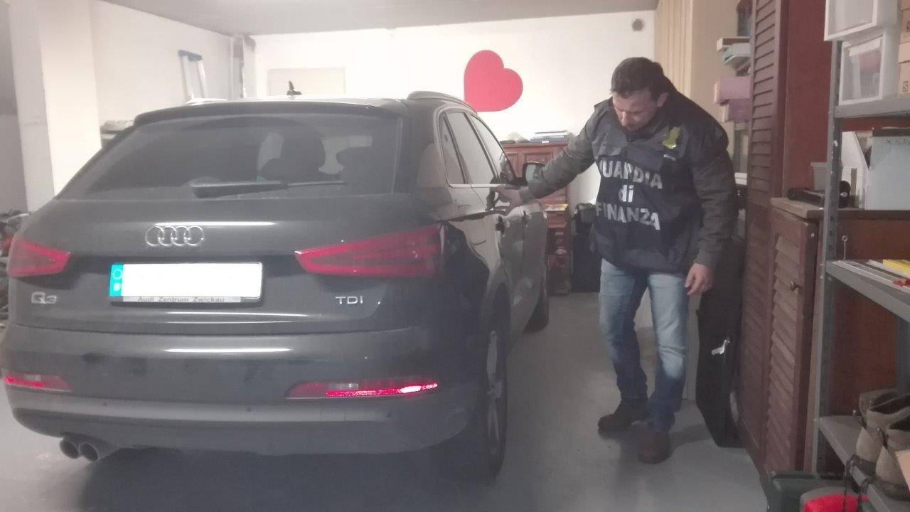 Guardia di Finanza Gallarate sequestro iPhone