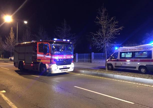 Scontro in viale Europa, auto ribaltata