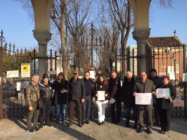 protesta taglio querce rosse cimitero castellanza