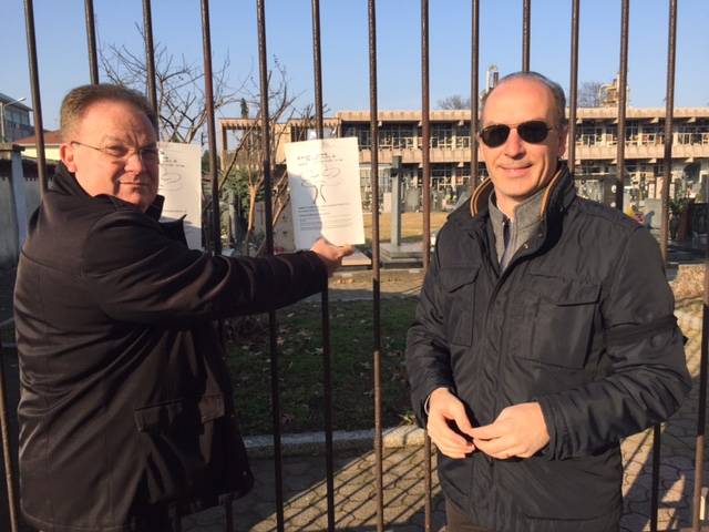 protesta taglio querce rosse cimitero castellanza