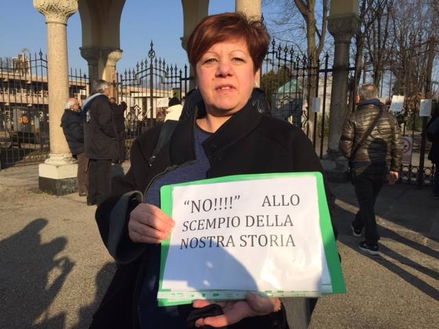 protesta taglio querce rosse cimitero castellanza