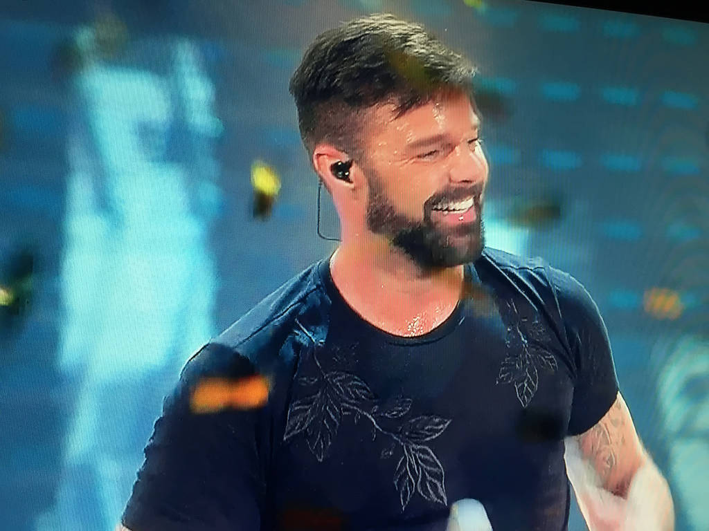 Sanremo 2017: Ricky Martin fa ballare l'ariston