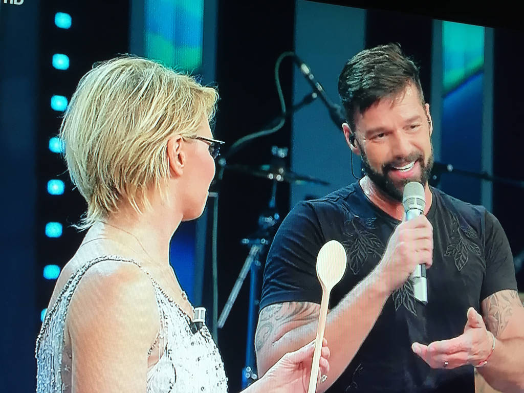 Sanremo 2017: Ricky Martin fa ballare l'ariston