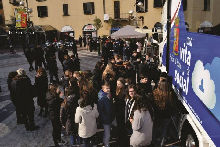 UNA VITA DA SOCIAL BUSTO Pagina 31