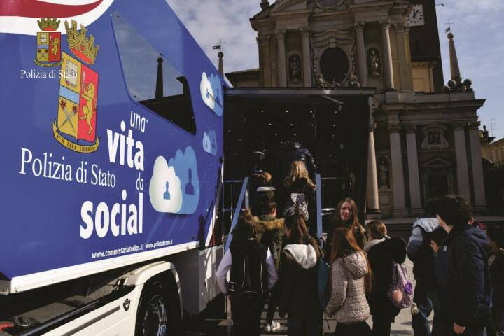 UNA VITA DA SOCIAL BUSTO Pagina 37