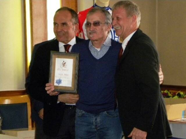 26 02 2017   Villa Dario premiato dal presidente Santangelo e dal suo vice Giampiero Veronese  Nastasi 