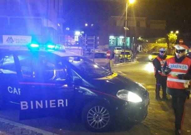 carabinieri controlli posto di blocco notte generica