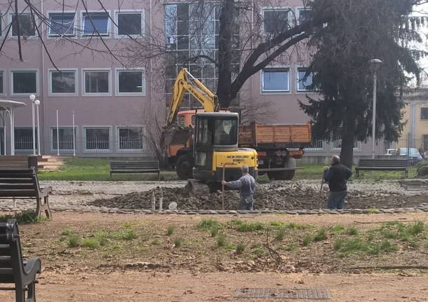 I lavori nel parco Ugo Foscolo