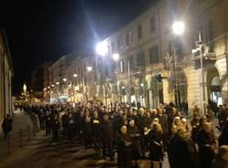 Bagno di folla per la Via Crucis col cardinale