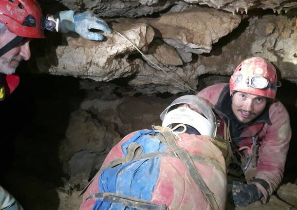 Esercitazione in grotta per il Soccorso alpino