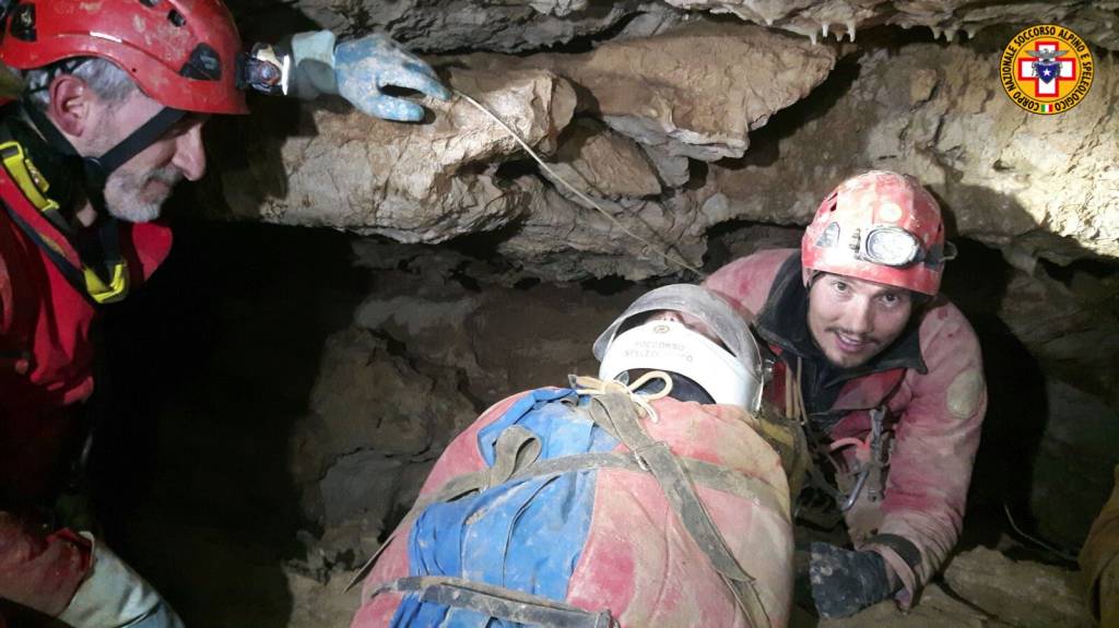 Esercitazione in grotta per il Soccorso alpino