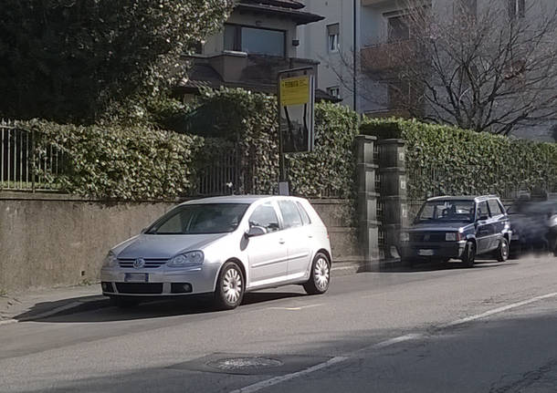 La fermata del bus non è un parcheggio!