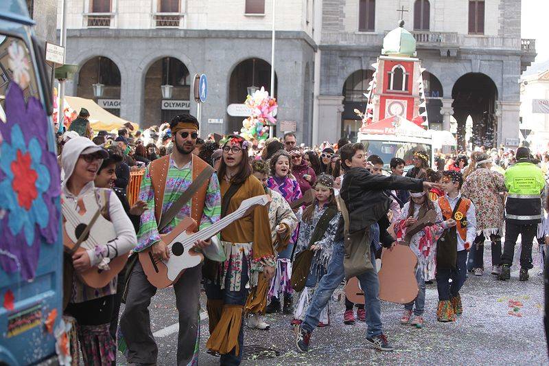 Varese in maschera/2