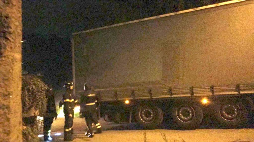 Tir bloccato a Bregazzana