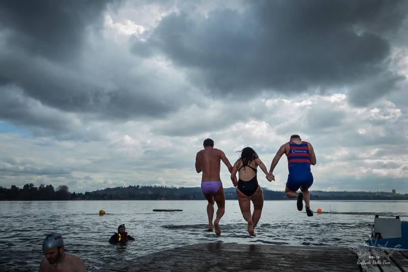 Il tuffo nel lago a Cadrezzate