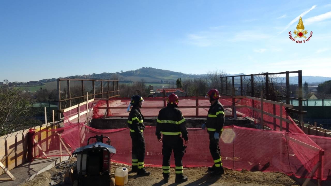 Crolla il ponte autostradale in A14