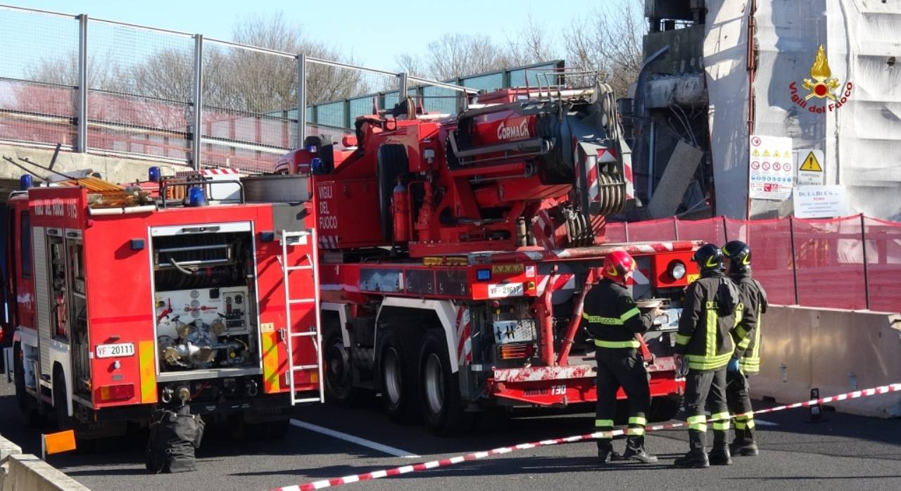 Crolla il ponte autostradale in A14