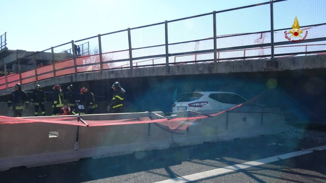 Crolla il ponte autostradale in A14