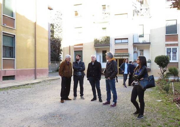 Tour politico tra le case popolari in Canazza