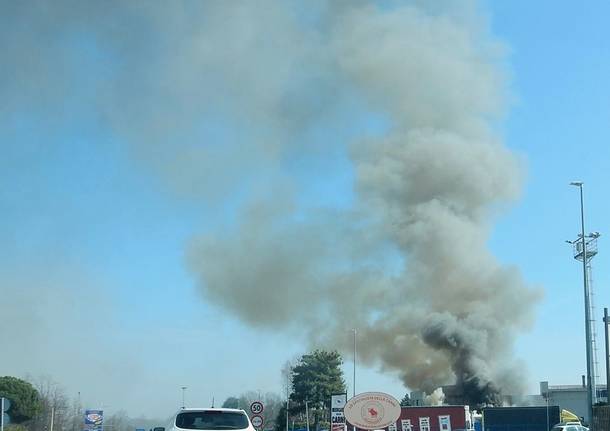 Incendio a Vanzaghello 