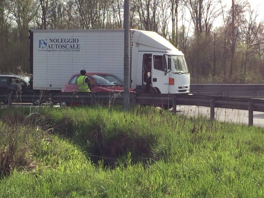 Incidente a Buguggiate, traffico
