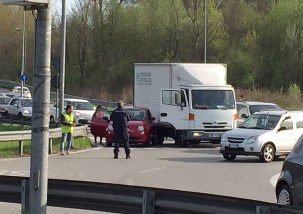 Incidente a Buguggiate, traffico