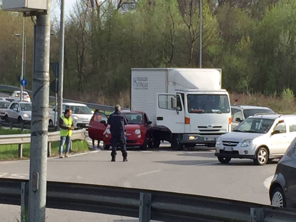 Incidente a Buguggiate, traffico