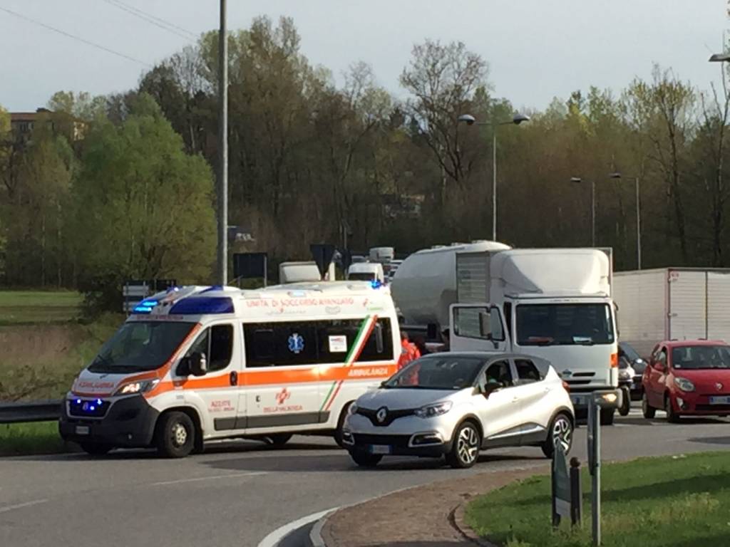 Incidente a Buguggiate, traffico