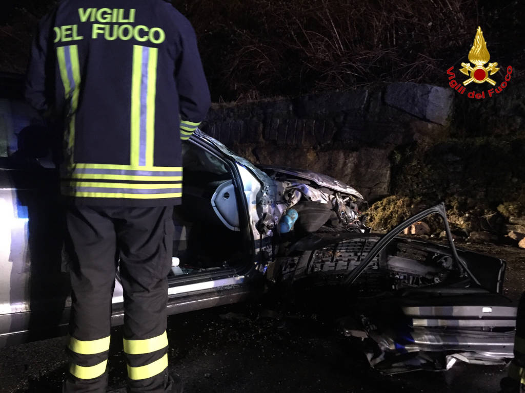 incidente cremenaga vigili del fuoco