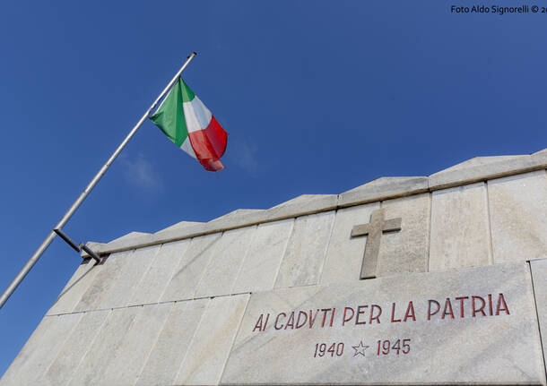Fotografie 25 aprile Monumento ai caduti