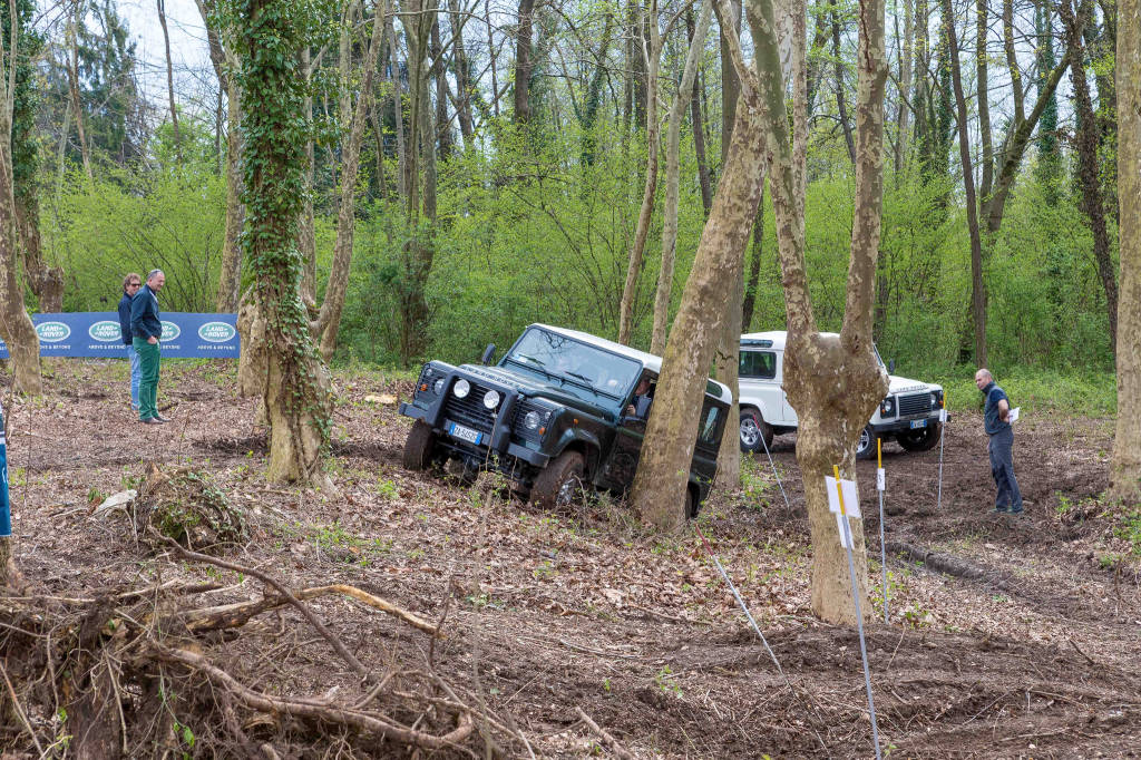 Autoraduno Land Rover  a Mustonate 