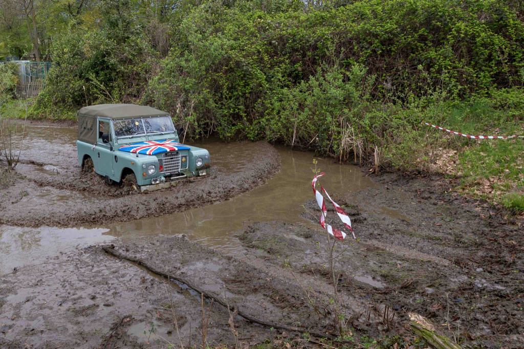 Autoraduno Land Rover  a Mustonate 