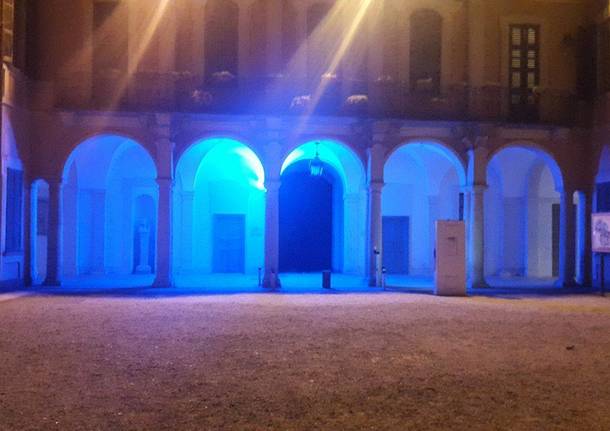 Palazzo estense di illumina di blu