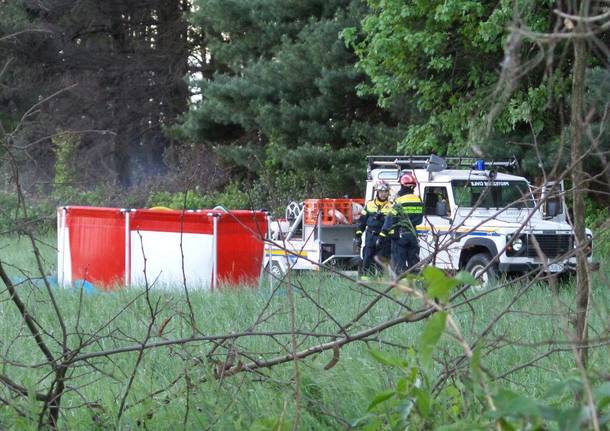 Incendio tra Saronno e Caronno: pompieri e protezione civile in azione