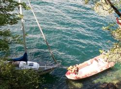 I vigili del fuoco recuperano una barca