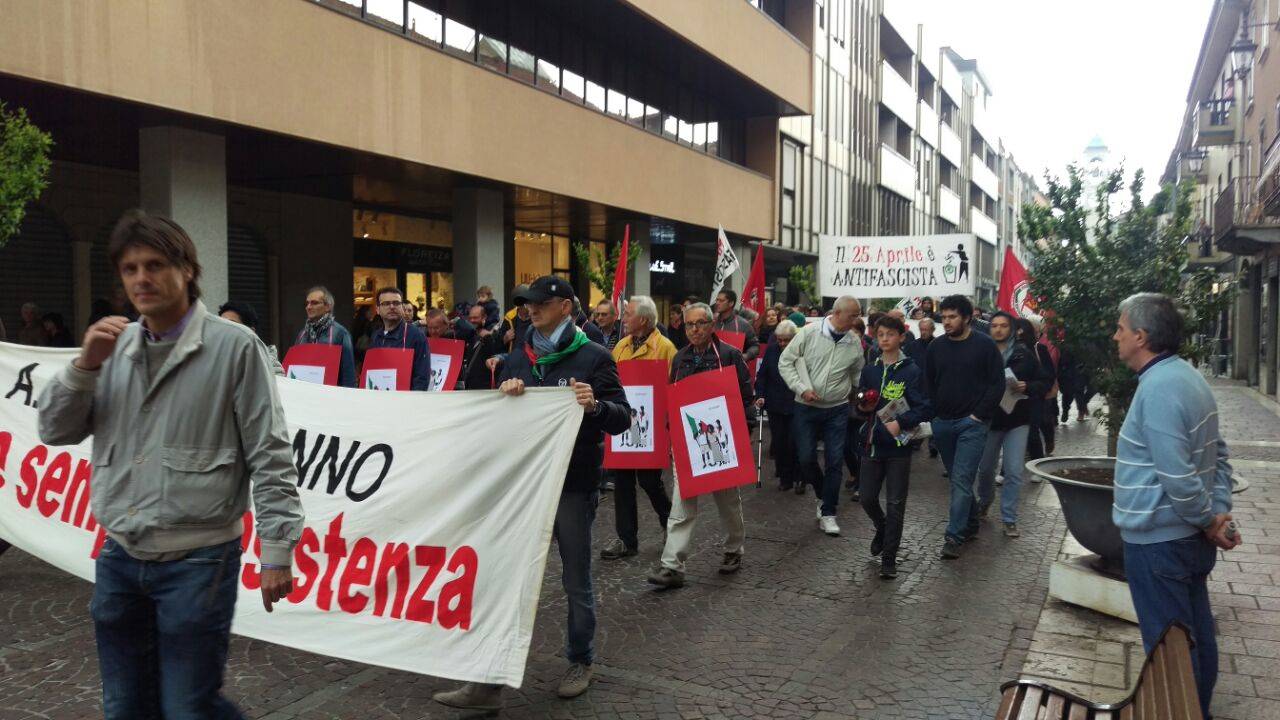 25 aprile Saronno si divide: prima l\'Amministrazione poi l\'Anpi e gli antifascisti