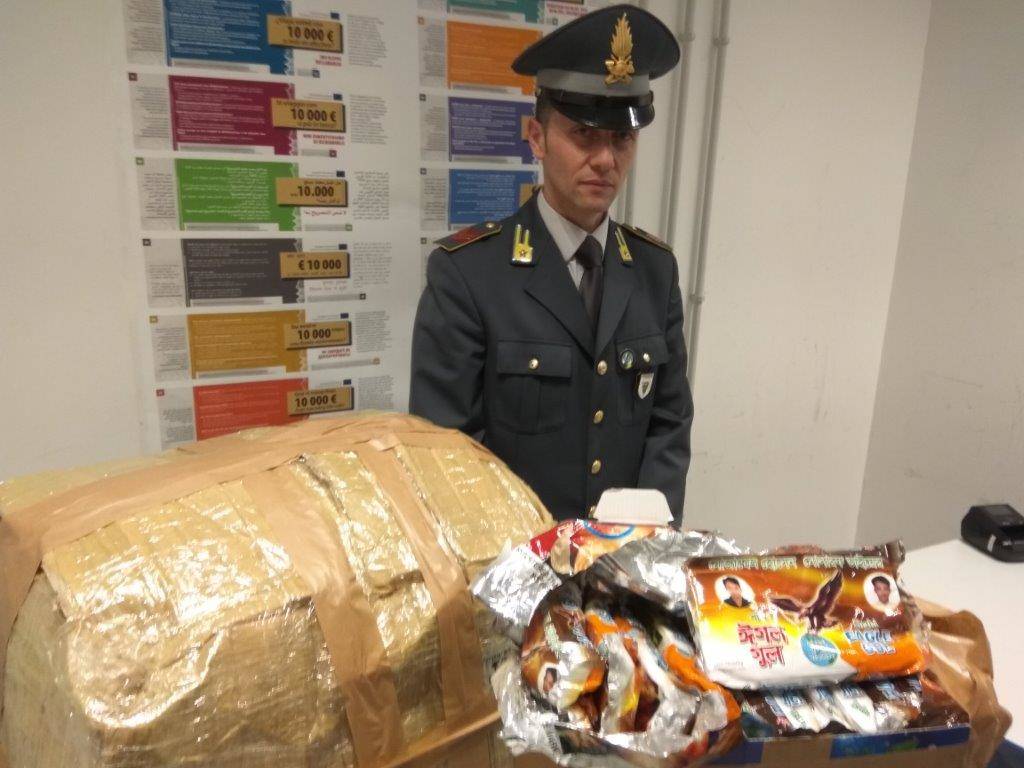 Bionde in aeroporto, i sequestri della Finanza