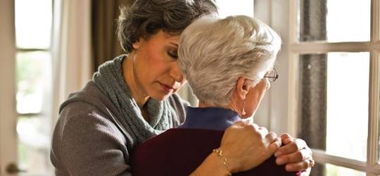 L’ANZIANO IN FAMIGLIA | Lo stress del caregiver: corpo e mente al centro della relazione di cura