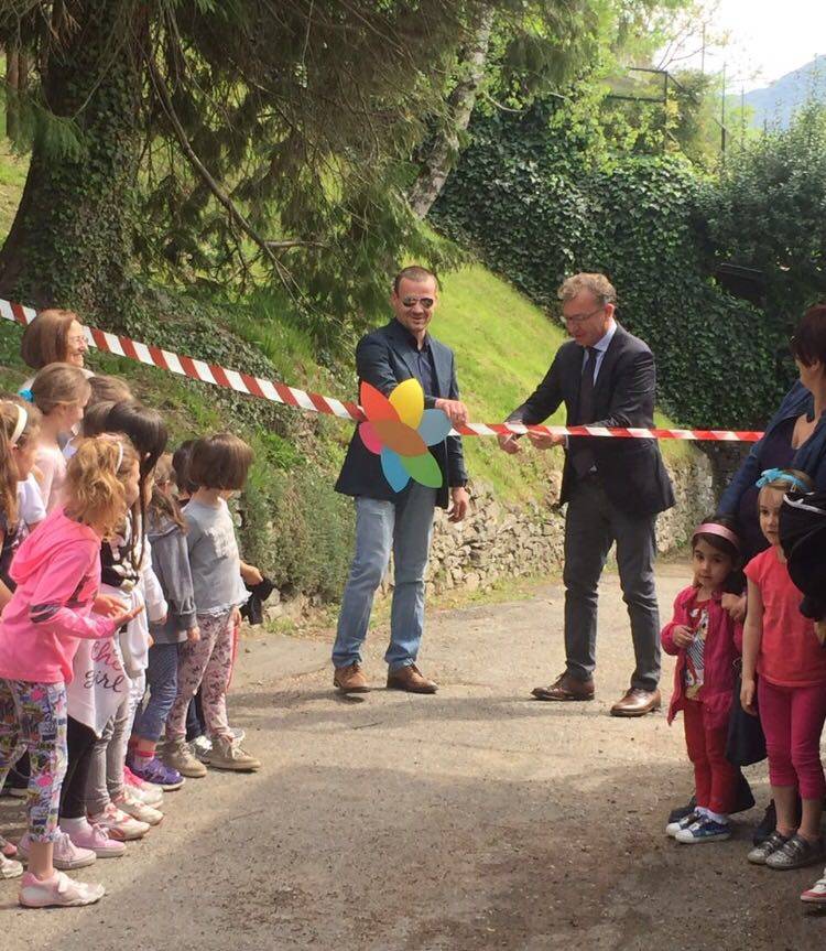 Sindaco e vice coi bimbi rispettosi della natura