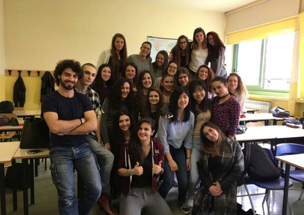 Giapponesi in visita la liceo Legnani