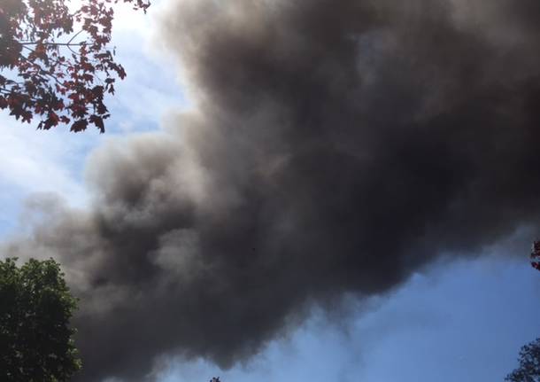 La colonna di fumo a Marnate