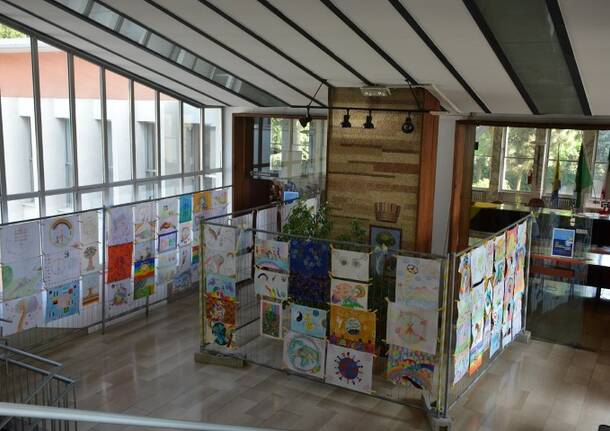 Un’esplosione di colori chiude “Un poster per la pace”