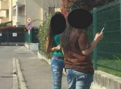 foto ragazze fotografano case