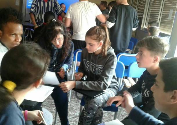 gli asilanti ospiti della media crespi