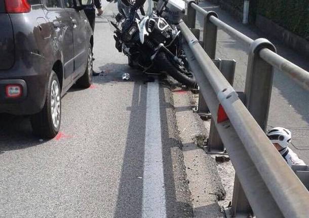 Cuveglio, scontro auto moto