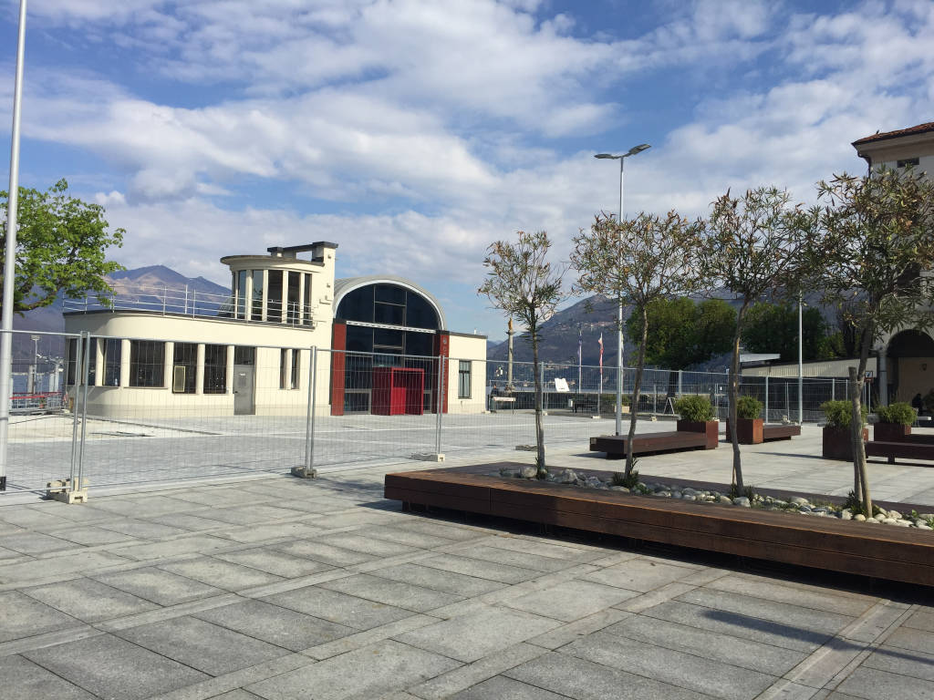 La nuova piazza imbarcadero a Luino