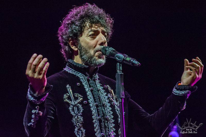 Max Gazzè in concerto agli Arcimboldi con "Alchemaya"