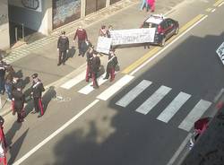 Protesta in piazza contro il Movimento Etica