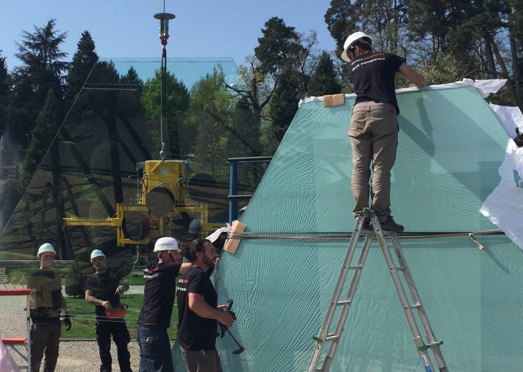 Una piramide ai giardini estensi 