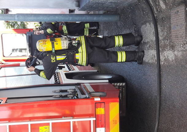 Incendio a Canegrate, a fuoco un divano